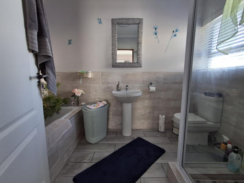 3 Bedroom Property for Sale in Golden Mile Western Cape